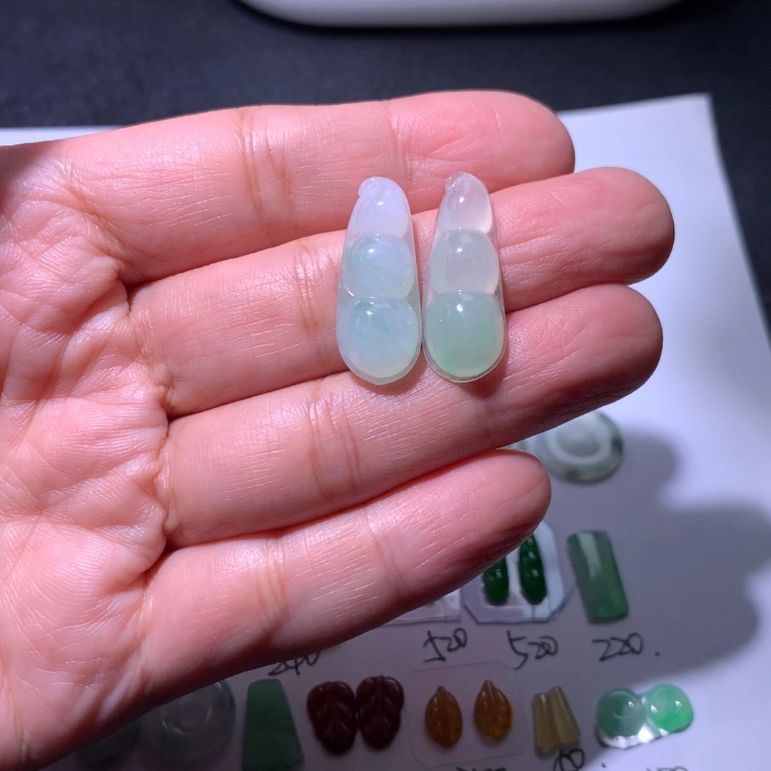 颈饰未镶嵌翡翠豆子