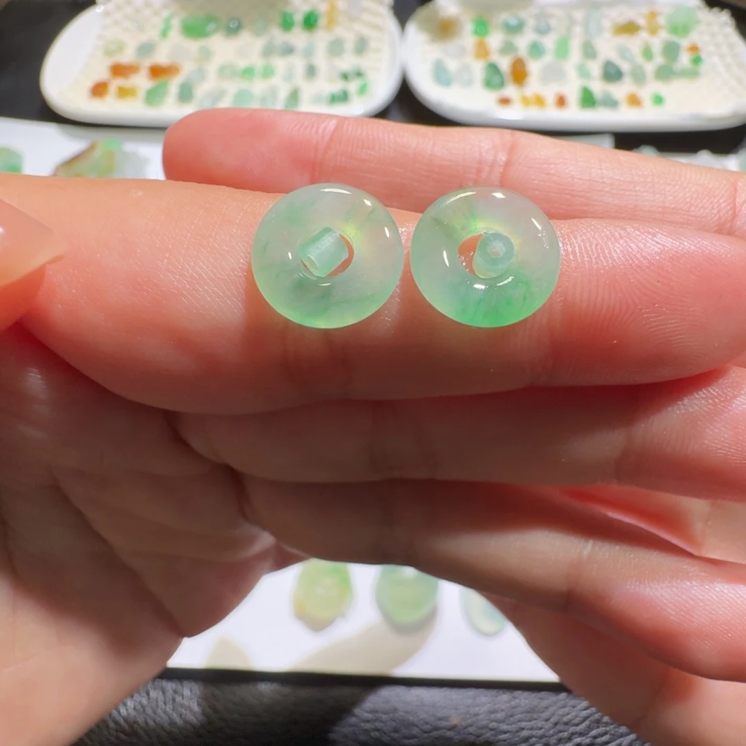 定制翡翠未镶嵌绿甜甜圈