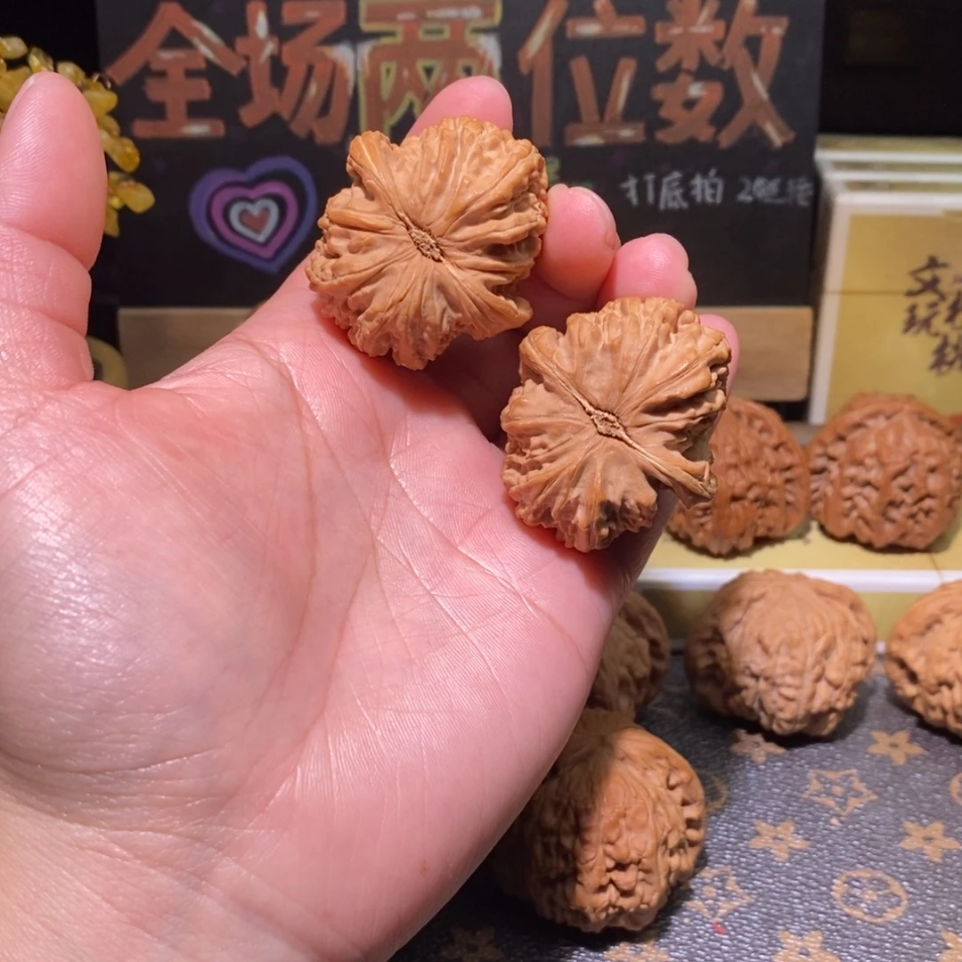 汤***爸文玩核桃吊坠白狮子