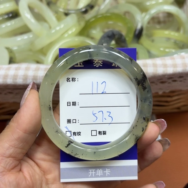 未镶嵌岫玉手镯天然
