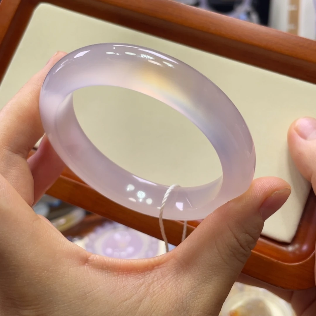 玛瑙/玉髓手镯未镶嵌不同角度不同光线色不同