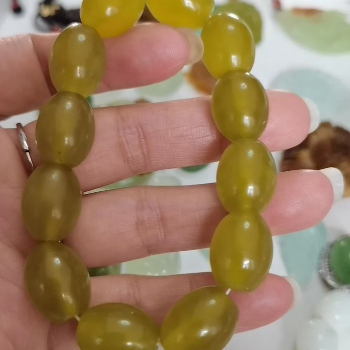 未镶嵌蛇纹石玉吊坠