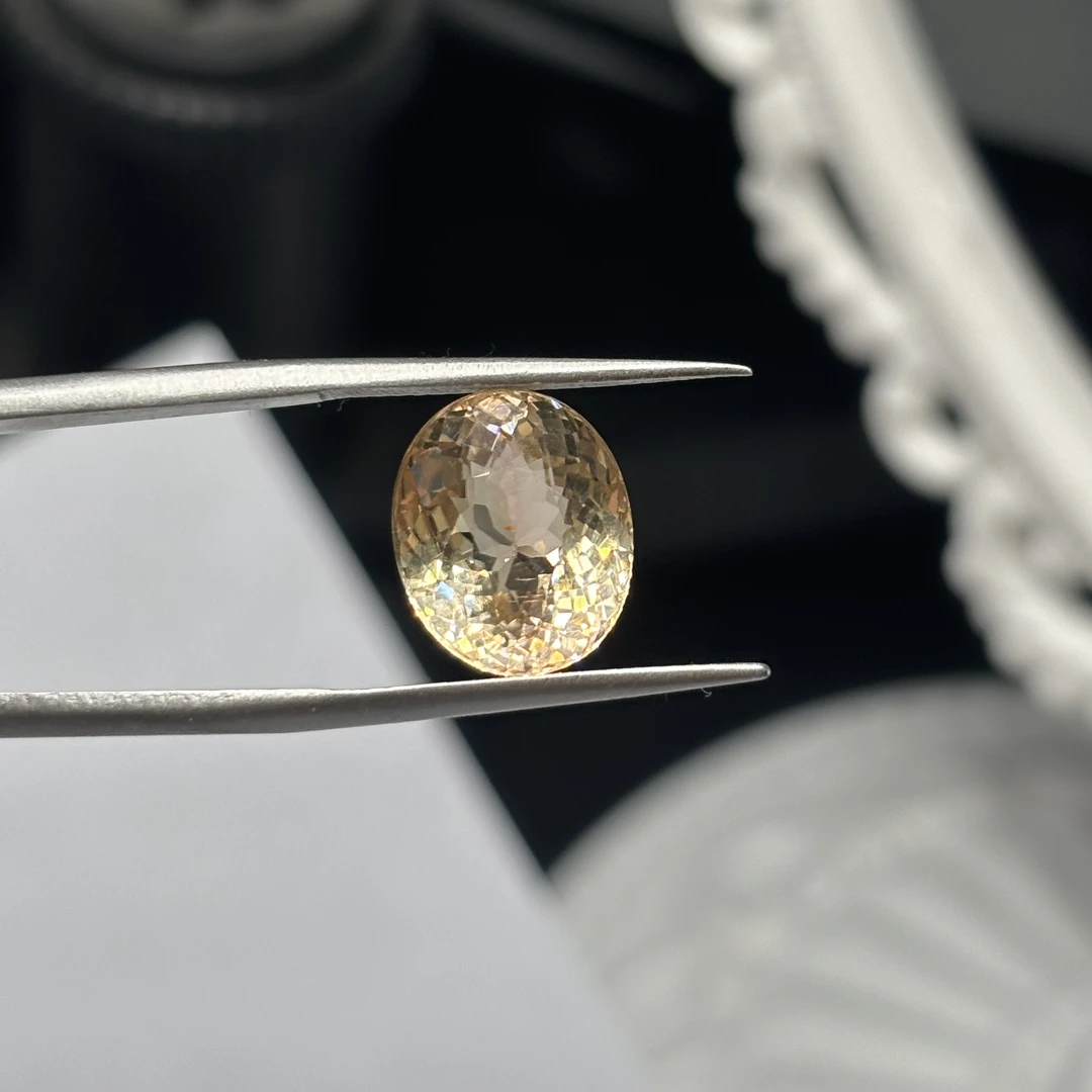 香槟金色碧玺 晶体通透 鸟巢切满火彩6.55克拉 9.9×12mm