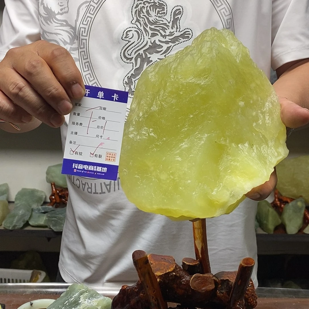 蛇纹石玉未镶嵌纯天然岫玉原石一***。