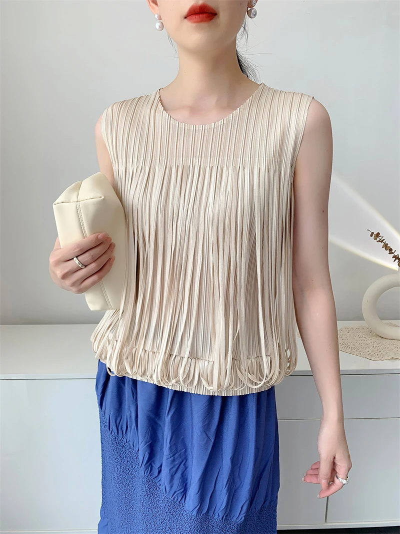 三宅依褶皱上衣2025夏季褶皱T恤女舒适休闲流苏造型宽松无袖背心