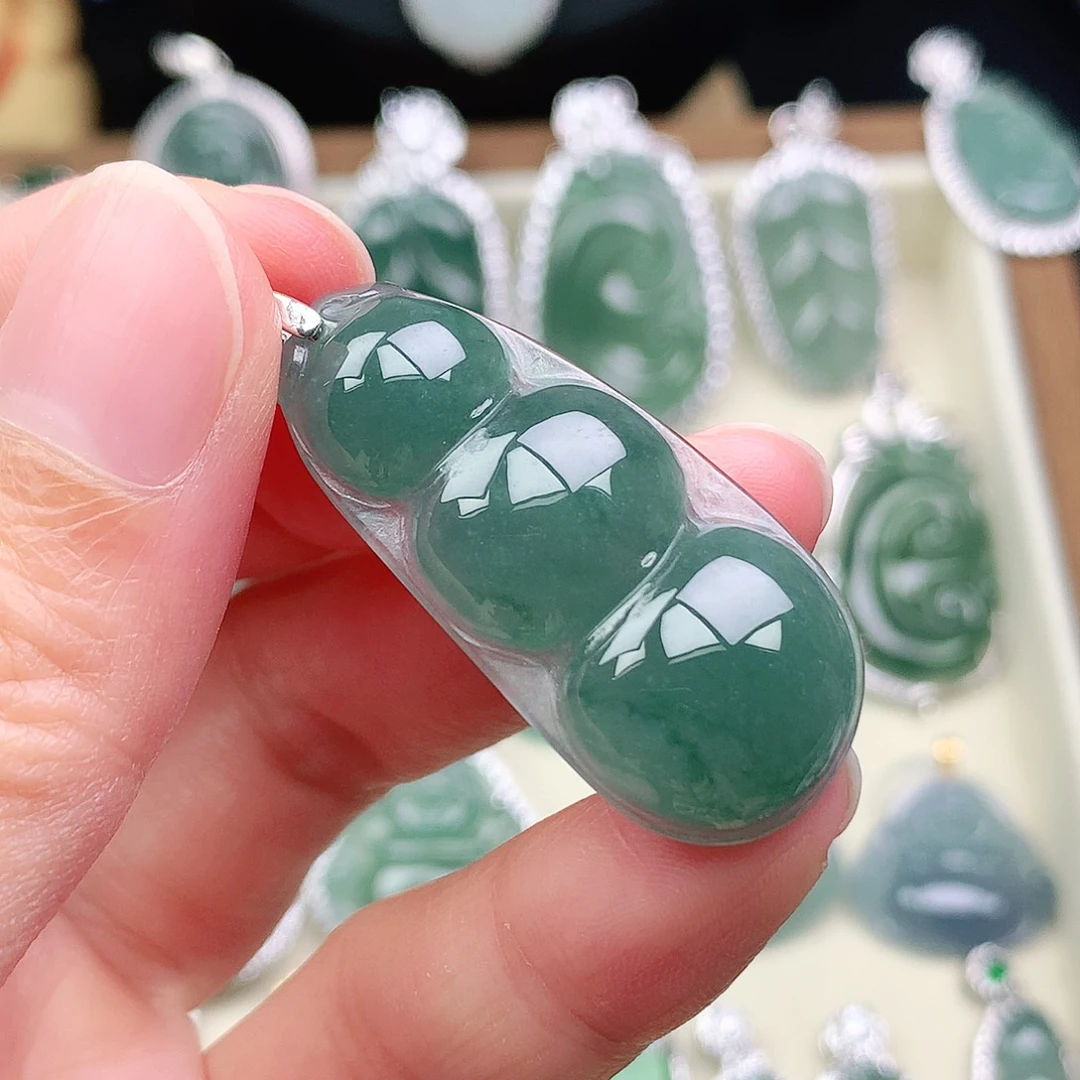 翡翠未镶嵌颈饰吊坠