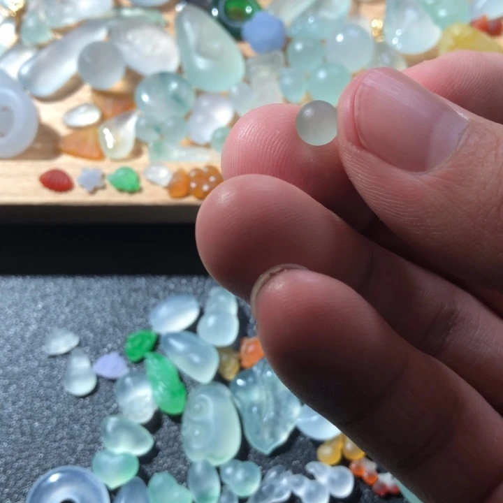 定制翡翠未镶嵌挂件