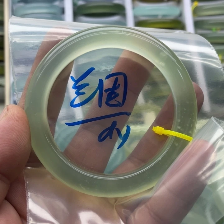 蛇纹石玉未镶嵌手镯兰*?