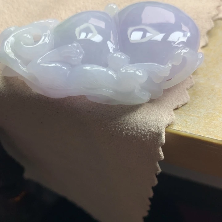 翡翠手镯未镶嵌鹿*笙吊坠