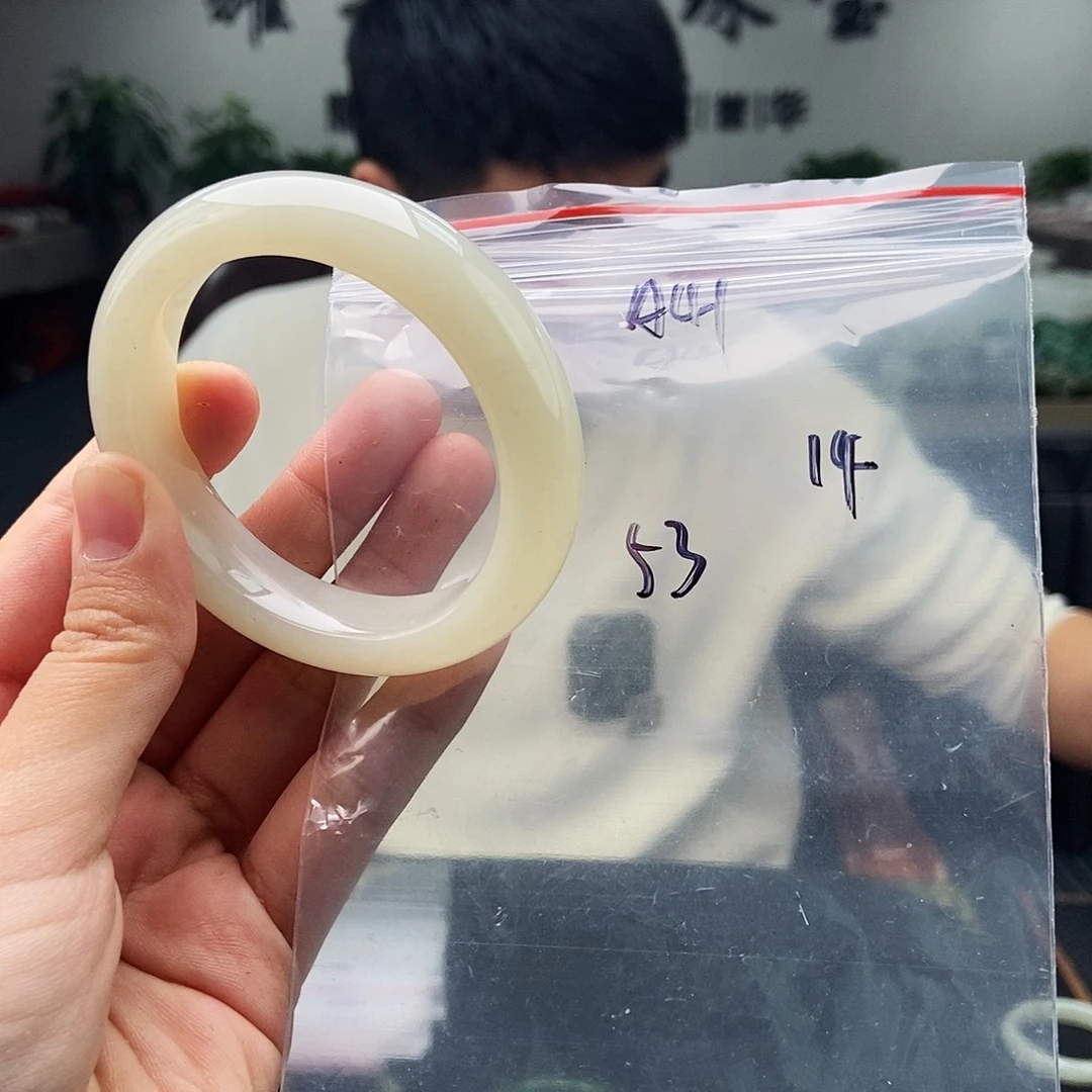 和田玉未镶嵌手镯拍一发一