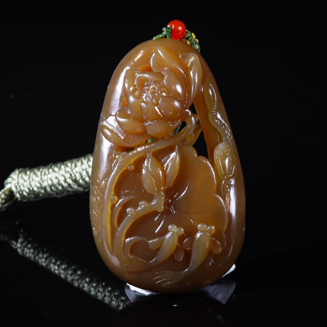 LOT.015和田玉巧雕荷塘月色挂坠/X1611