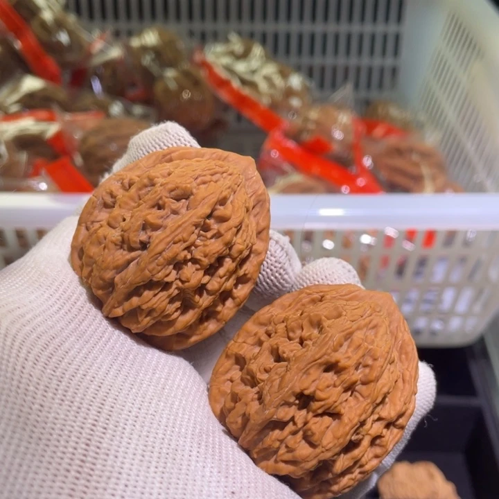 文玩核桃把件虎头 22