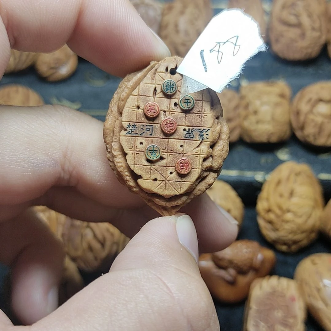 桃核雕刻棋盘，象棋
