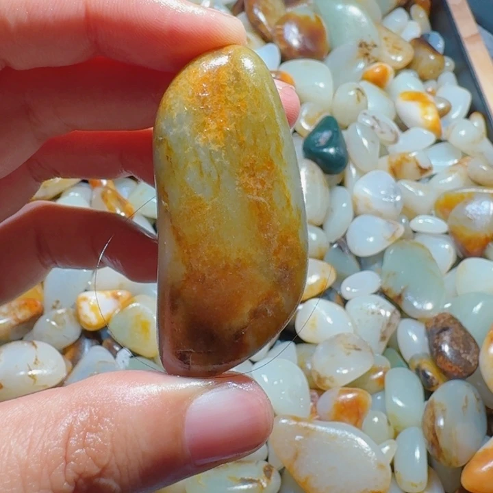 颈饰未镶嵌和田玉（糖玉）46克