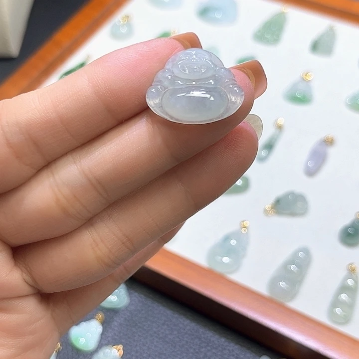 翡翠未镶嵌颈饰佛公