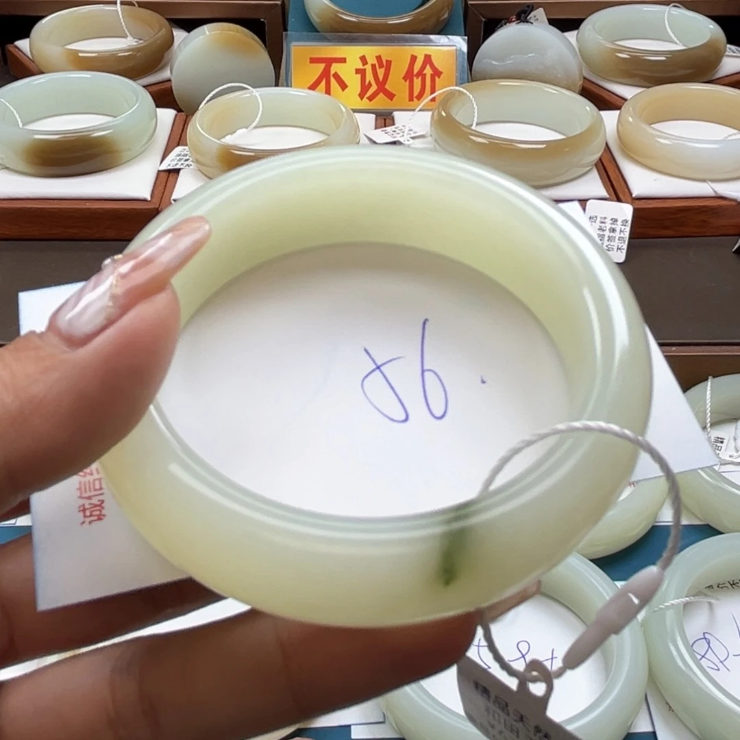 未镶嵌手镯和田玉