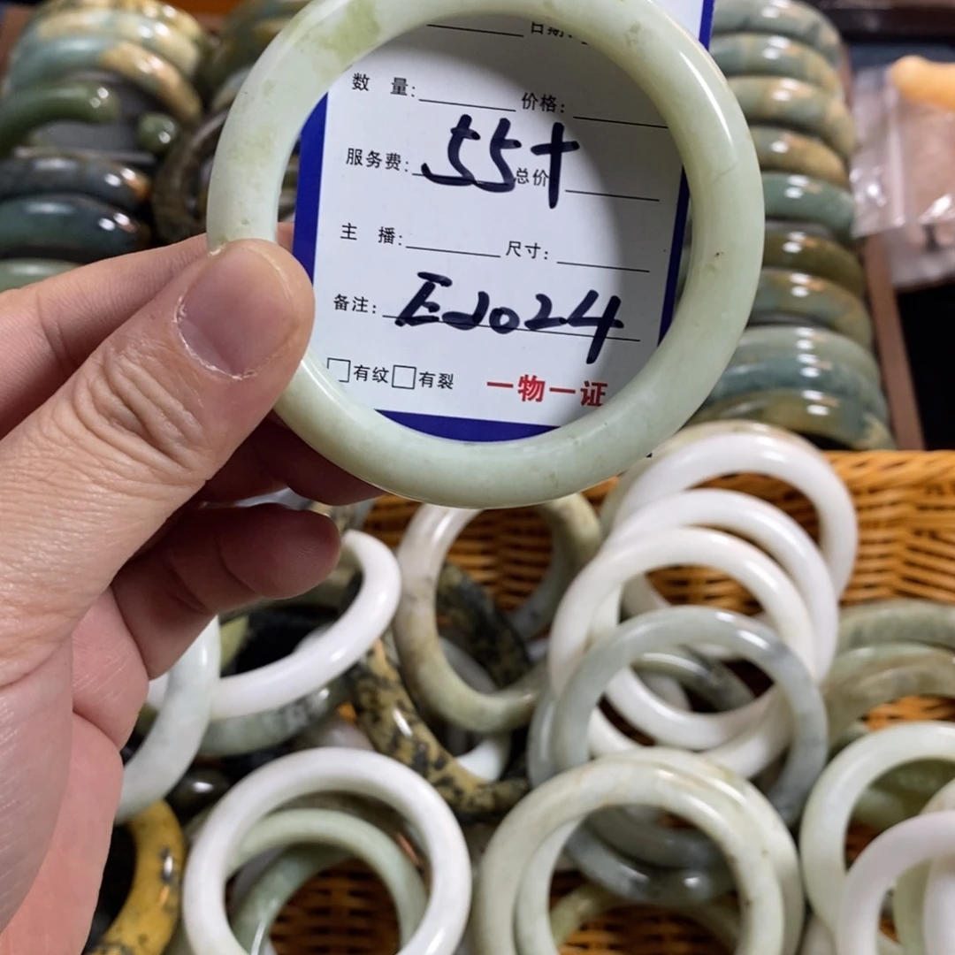蛇纹石玉手镯未镶嵌
