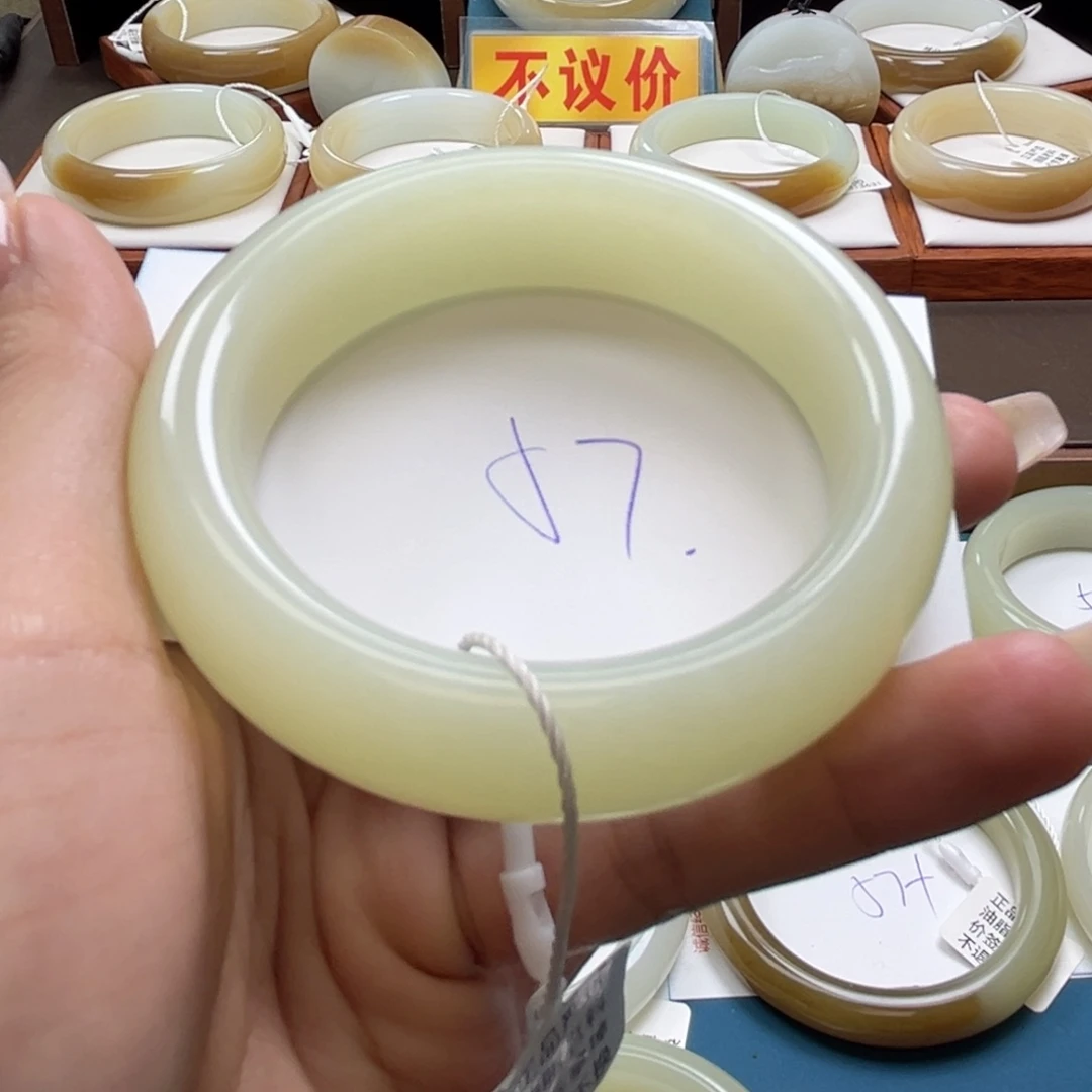 未镶嵌手镯和田玉