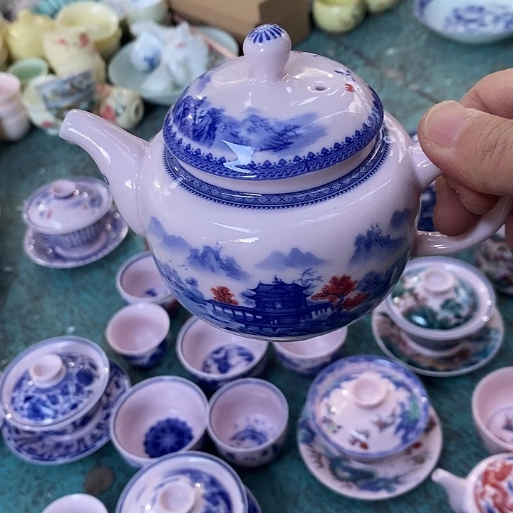 摆件陶红稀土青花山水壶