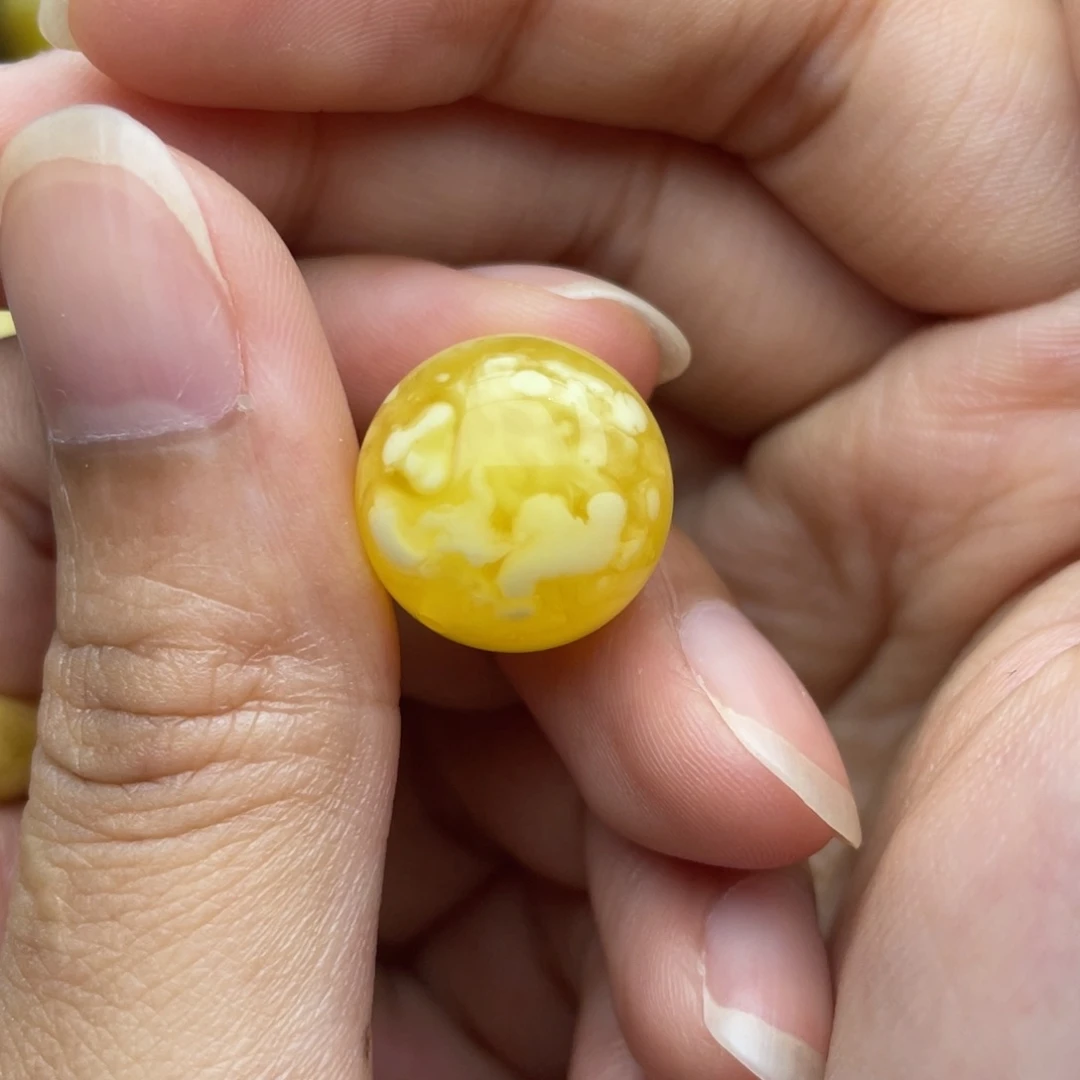 琥珀未镶嵌颈饰蛋花汤