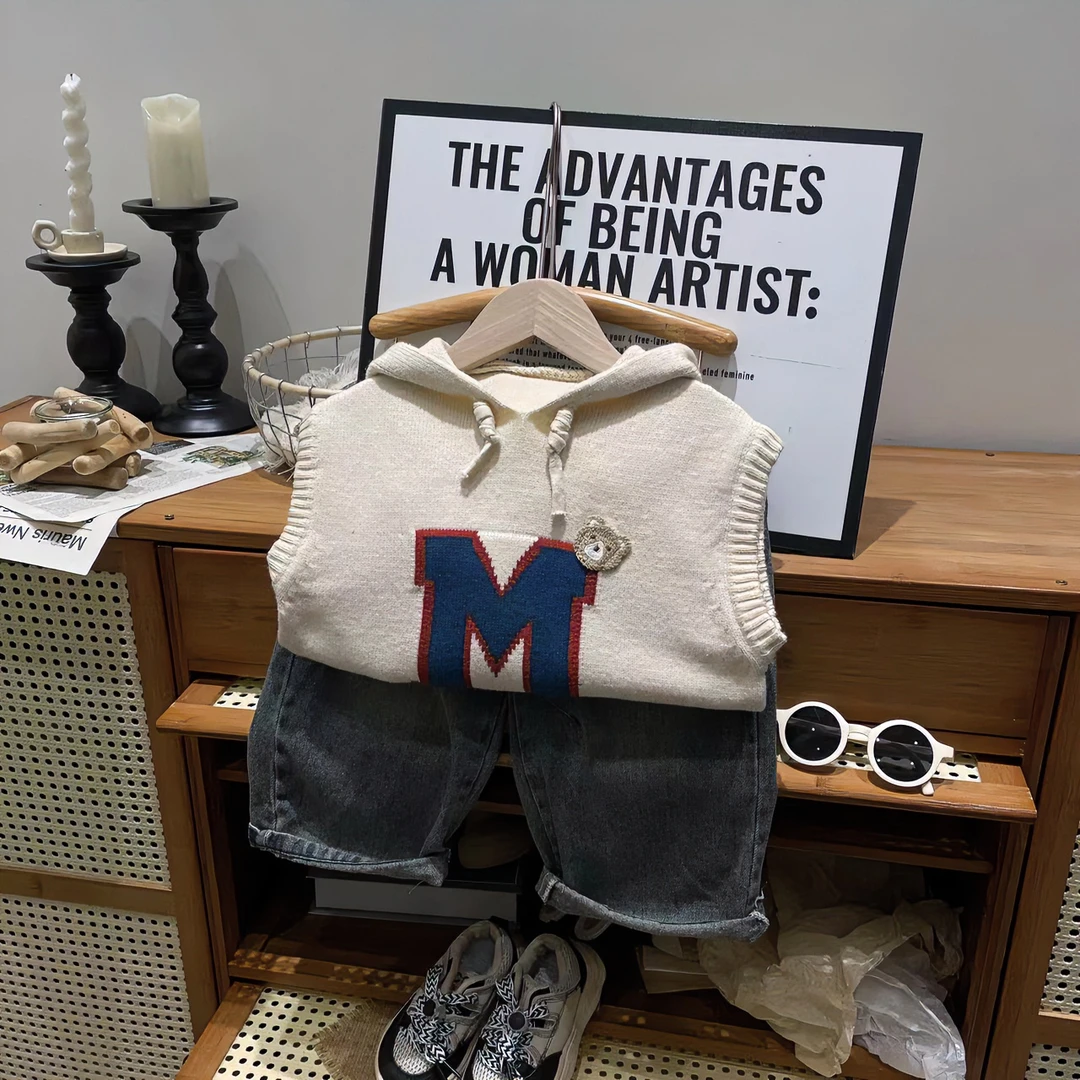 【反季特价】男童针织字母帽子无袖马甲毛衣小熊连帽马甲韩版时尚