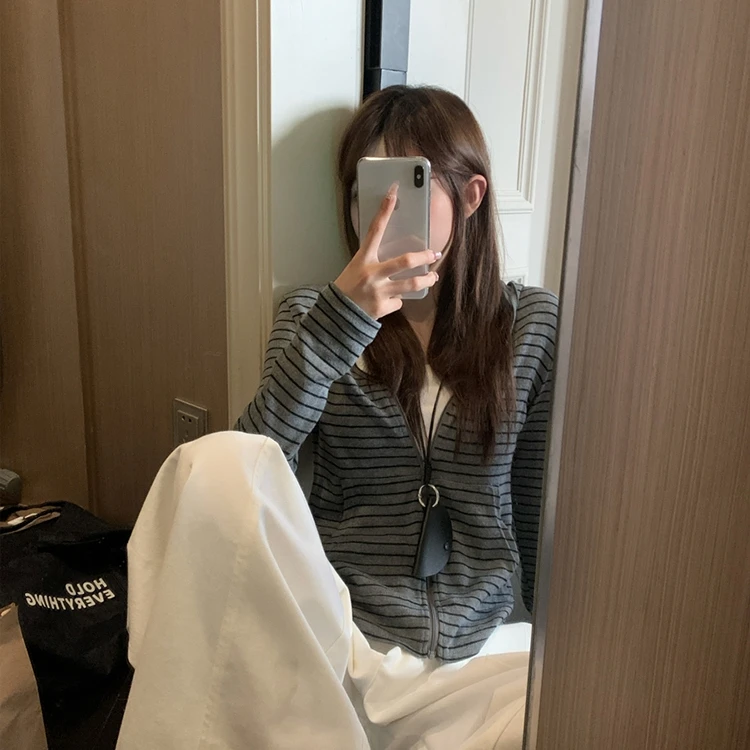 初秋复古条纹拉链防晒开衫女2025新款百搭修身显瘦小众设计感外套