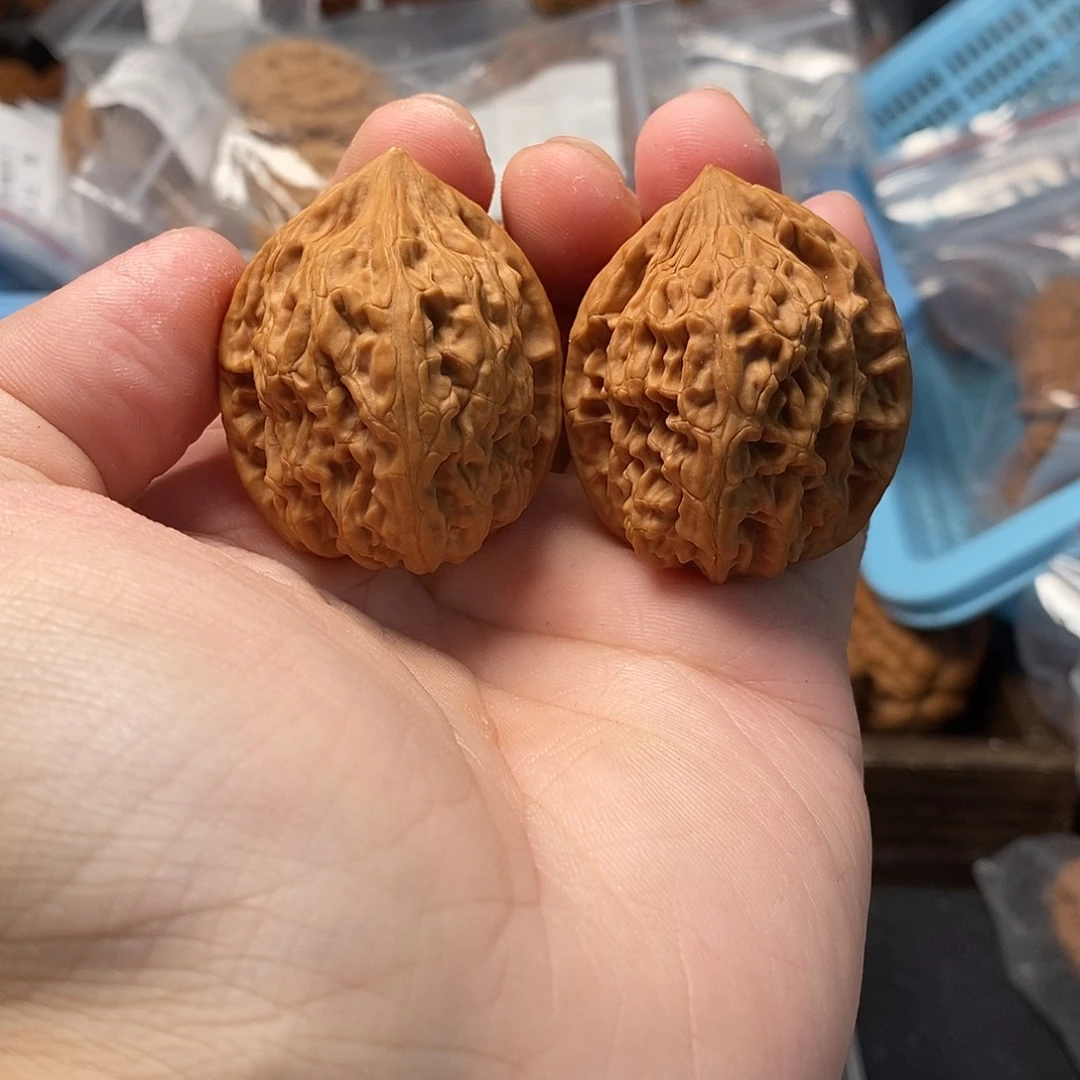 1文玩核桃油皮鸡心35-373