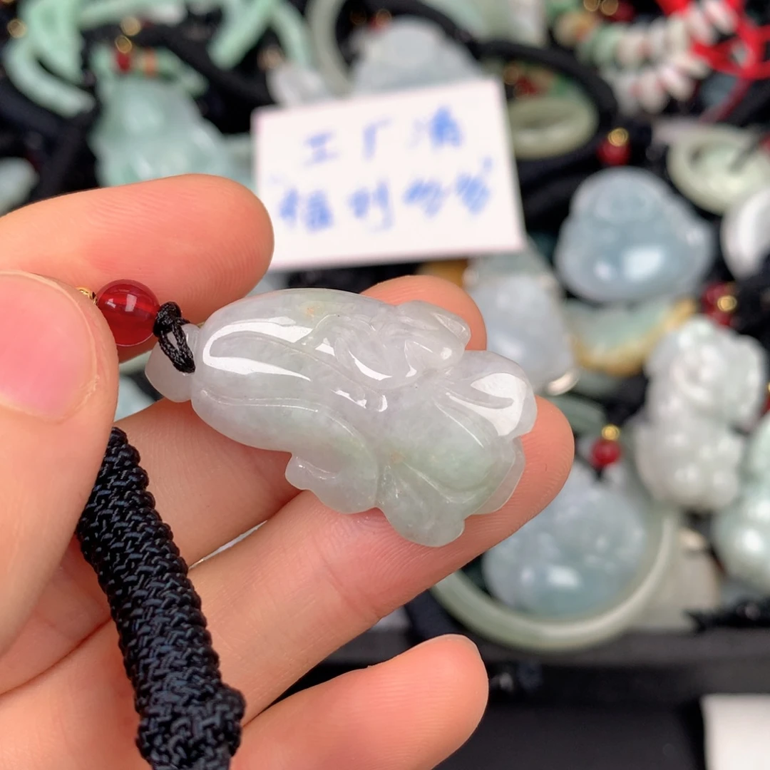 x***z翡翠未镶嵌吊坠(不含链)多样性发货翡翠