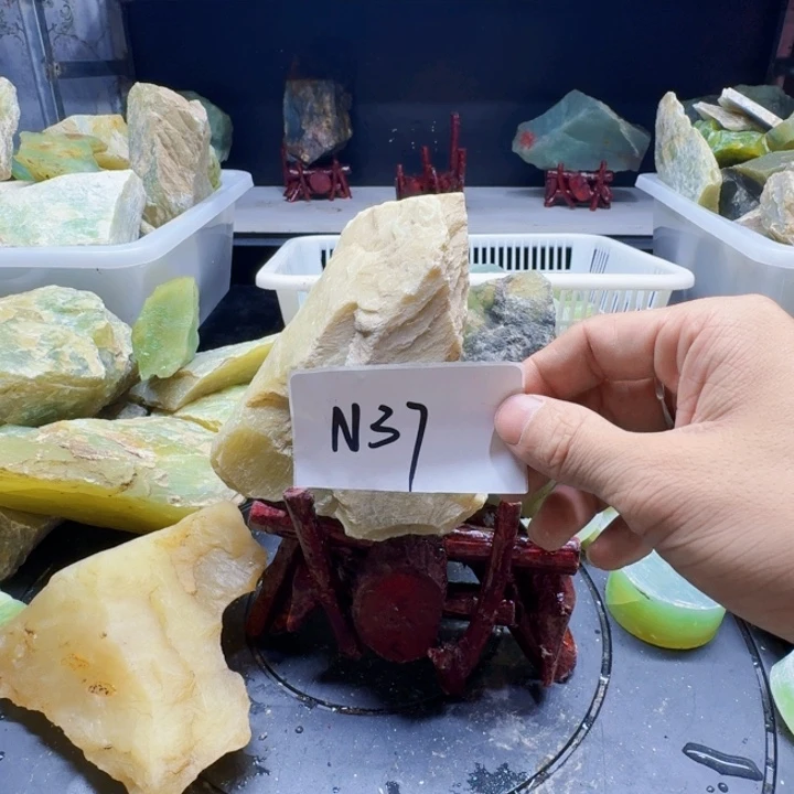 晓***得蛇纹石玉未镶嵌岫玉180260玉石花玉