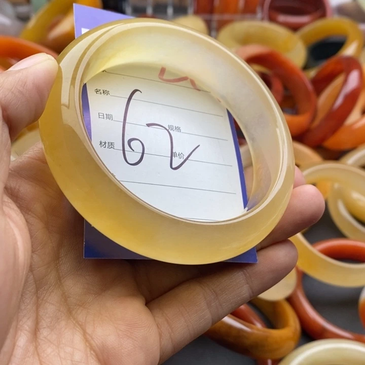 未镶嵌手镯石英质玉