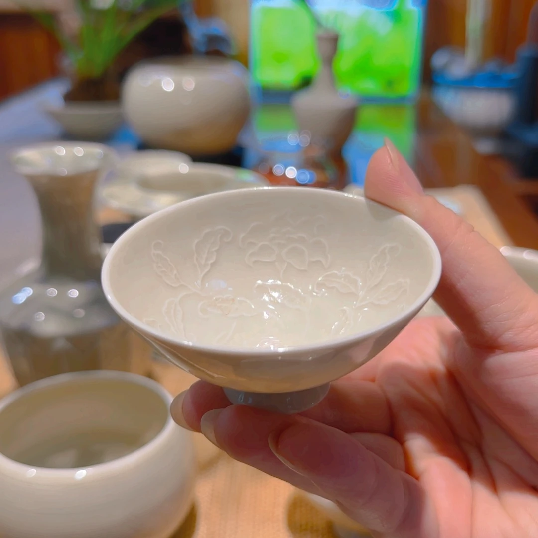 鲲***量微澜定瓷 高足杯 缠枝莲纹