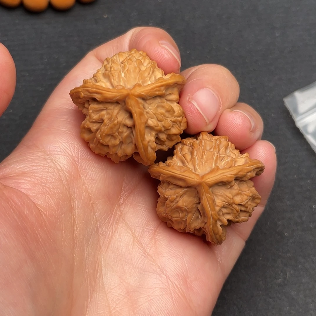桃核把件盘山三棱35×35×35尺白茬3213