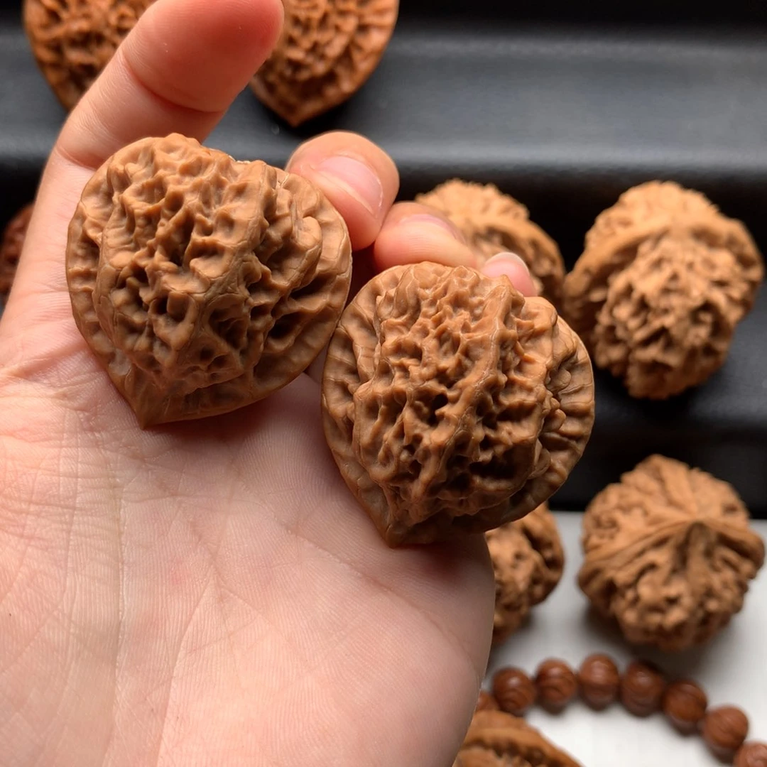 文玩核桃把件大**。秦野