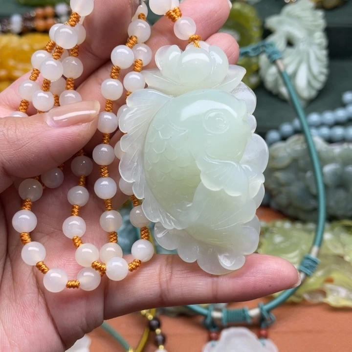 蛇纹石玉吊坠合金