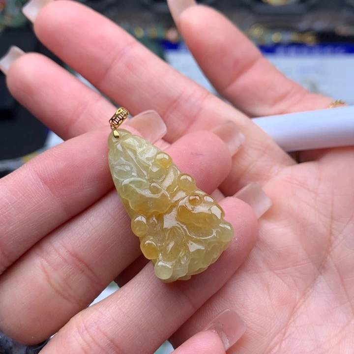 颈饰18K金镶嵌翡翠