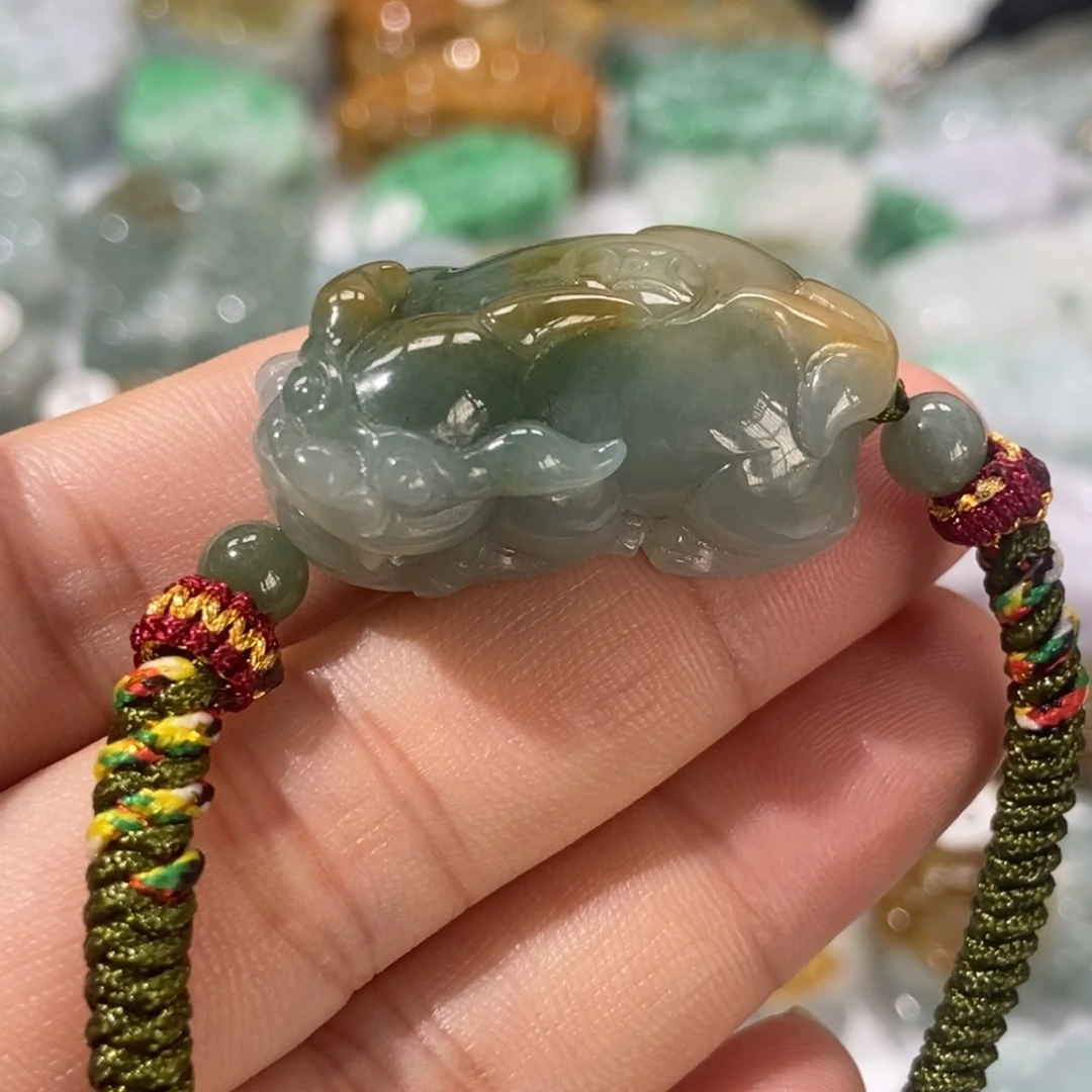 翡翠未镶嵌颈饰貔貅