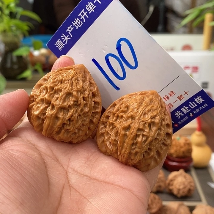 文玩核桃把件38金牛100号