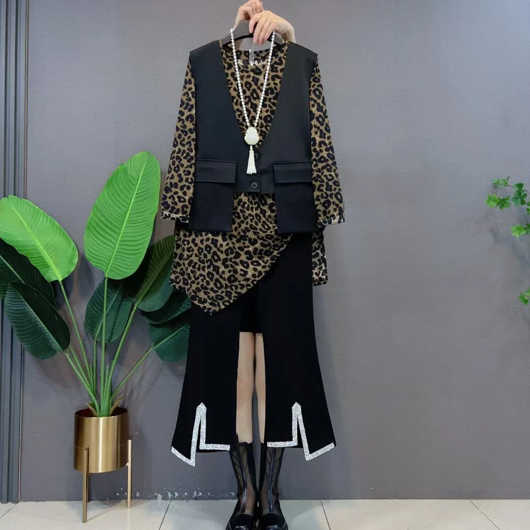 欧货小香风流行新款时尚修身马甲不等式打底衫亮钻喇叭裤子三件套