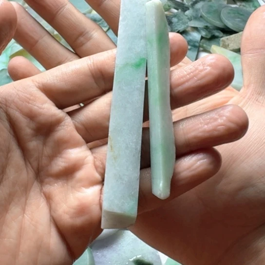 翡翠未镶嵌颈饰34