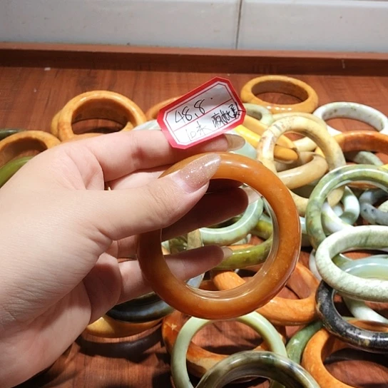 未镶嵌蛇纹石玉手镯疯***?
