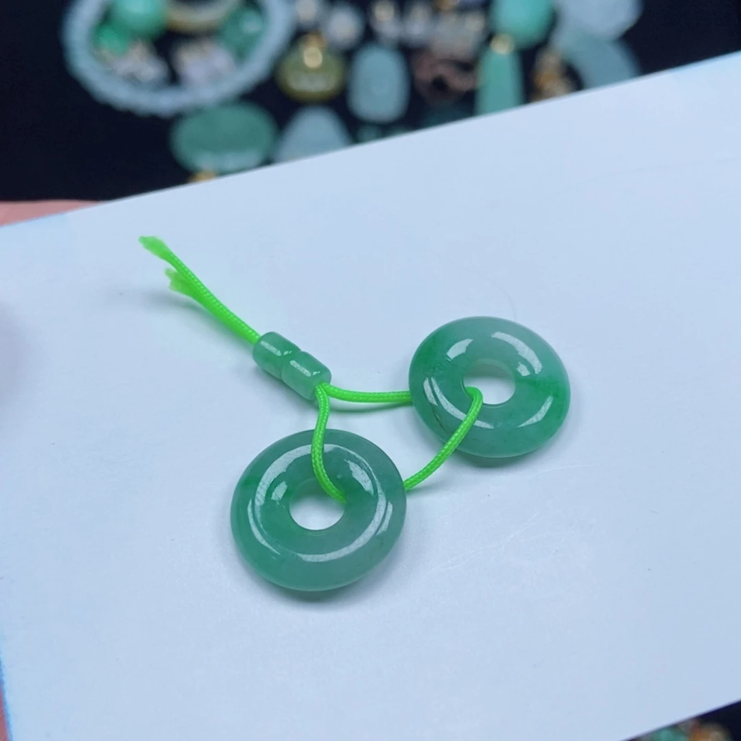 ****丈翡翠未镶嵌颈饰耳钉