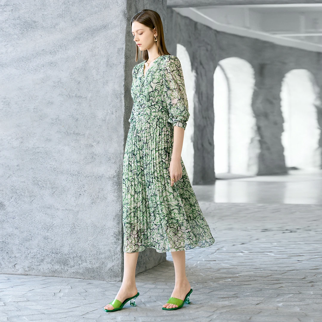 颜域气质印花A字裙2025夏新款收腰显瘦通勤百搭V领短袖20P250241