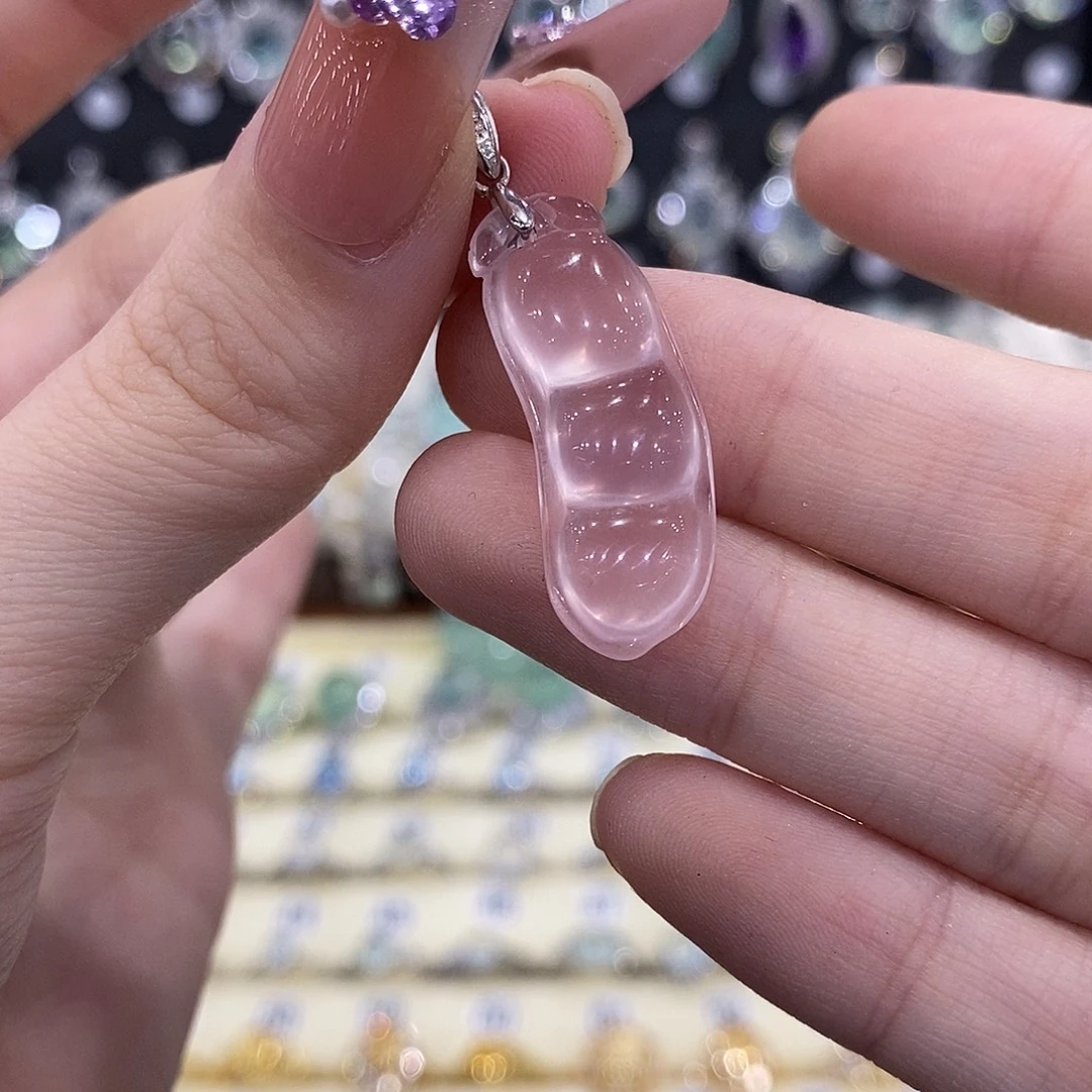 芙蓉石颈饰未镶嵌