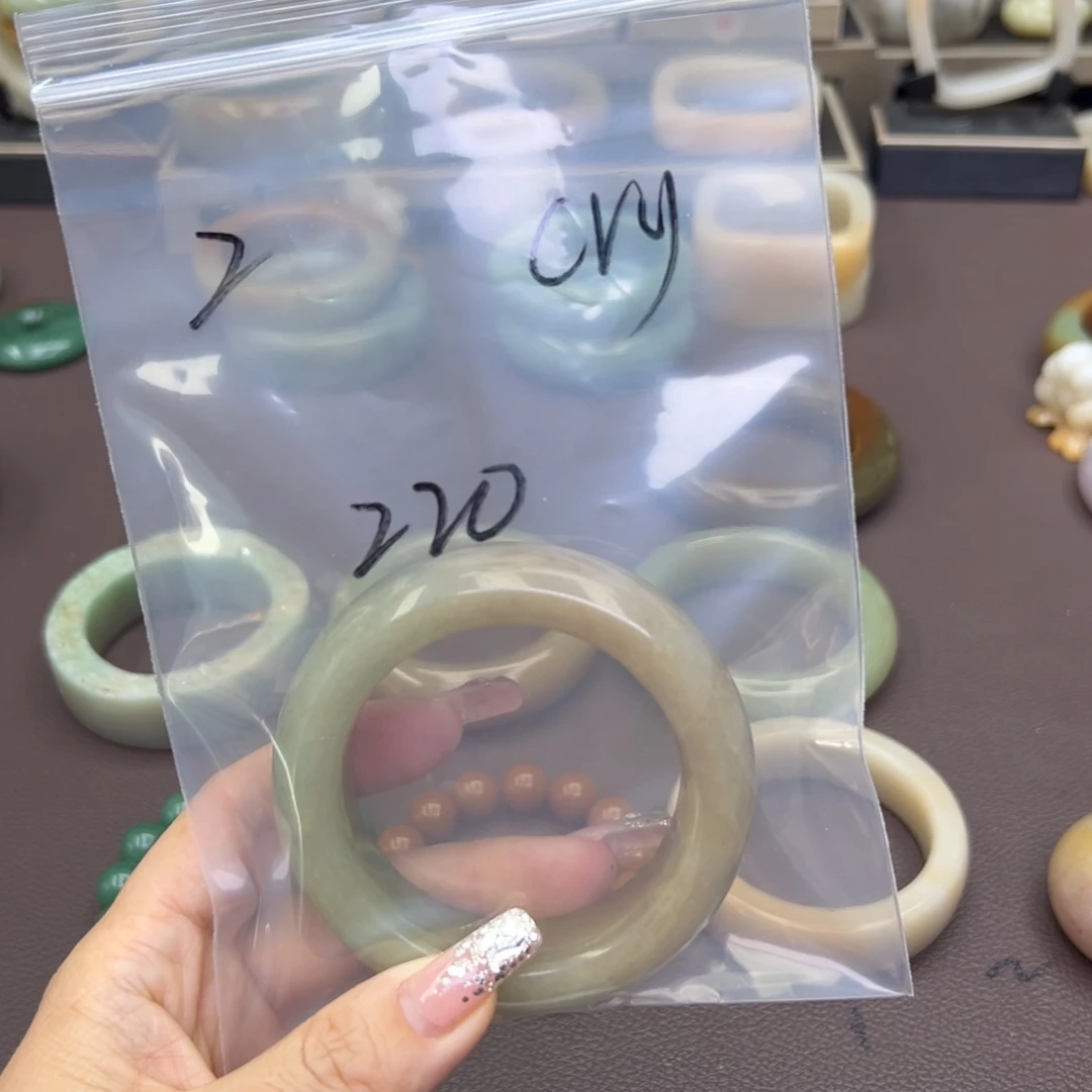 石英质玉手镯未镶嵌C****芯