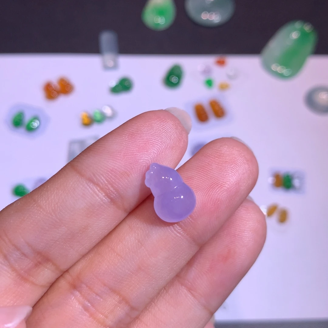 翡翠未镶嵌颈饰葫芦