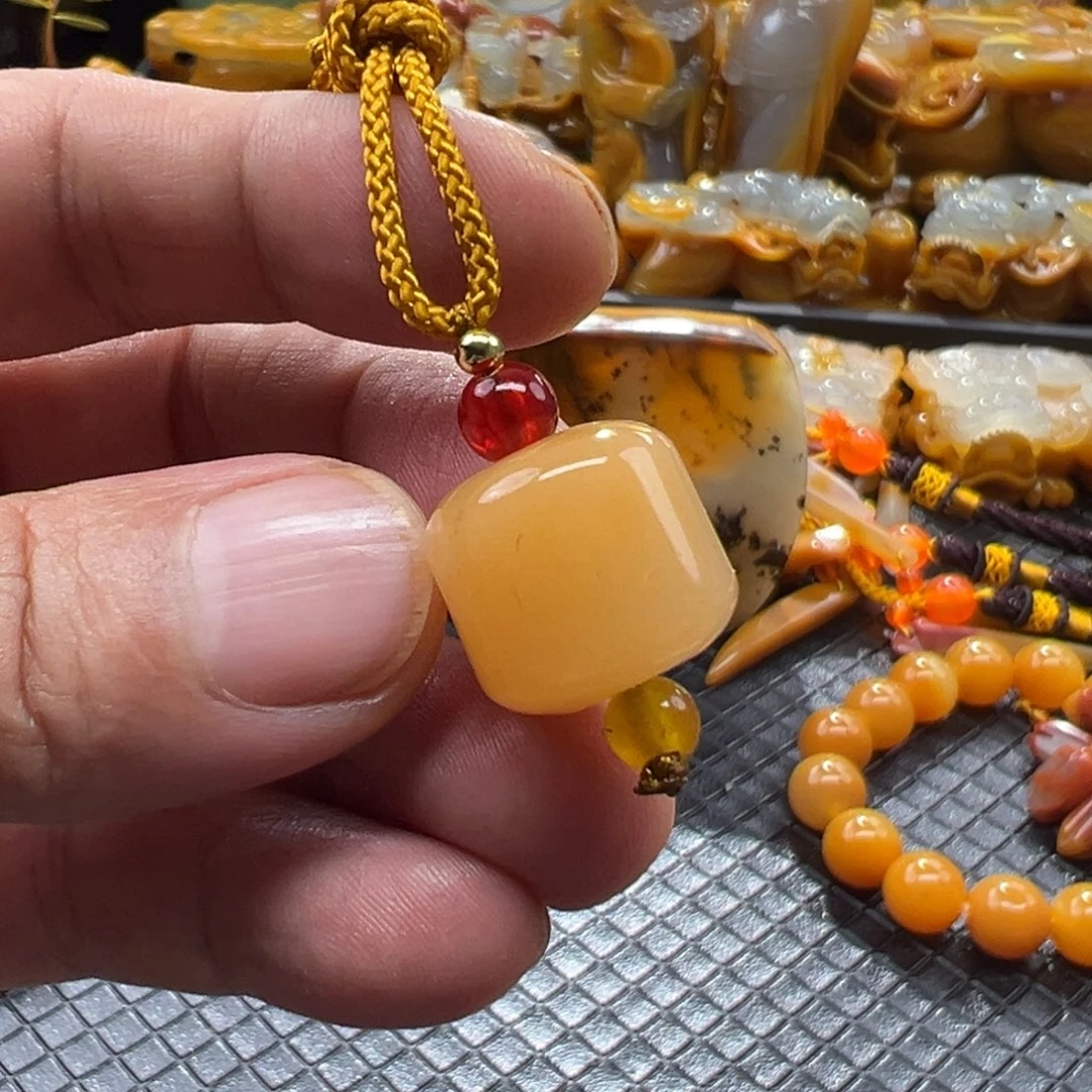 石英质玉未镶嵌颈饰