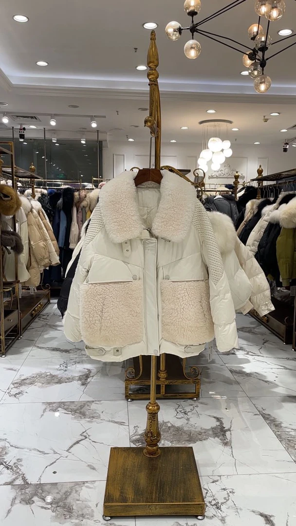 2023年深圳南油高端女装秋冬外套棉服