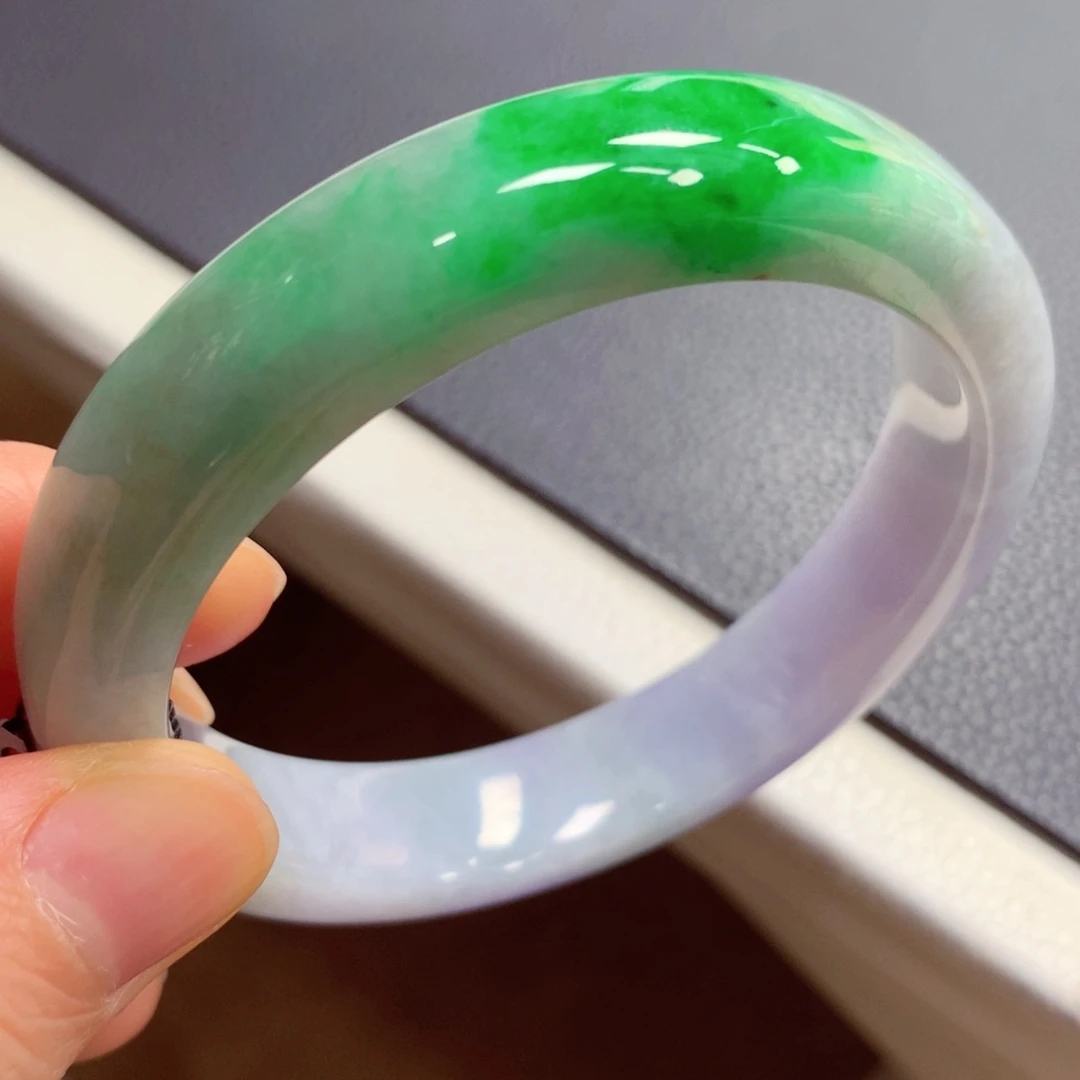 翡翠手镯未镶嵌翡翠