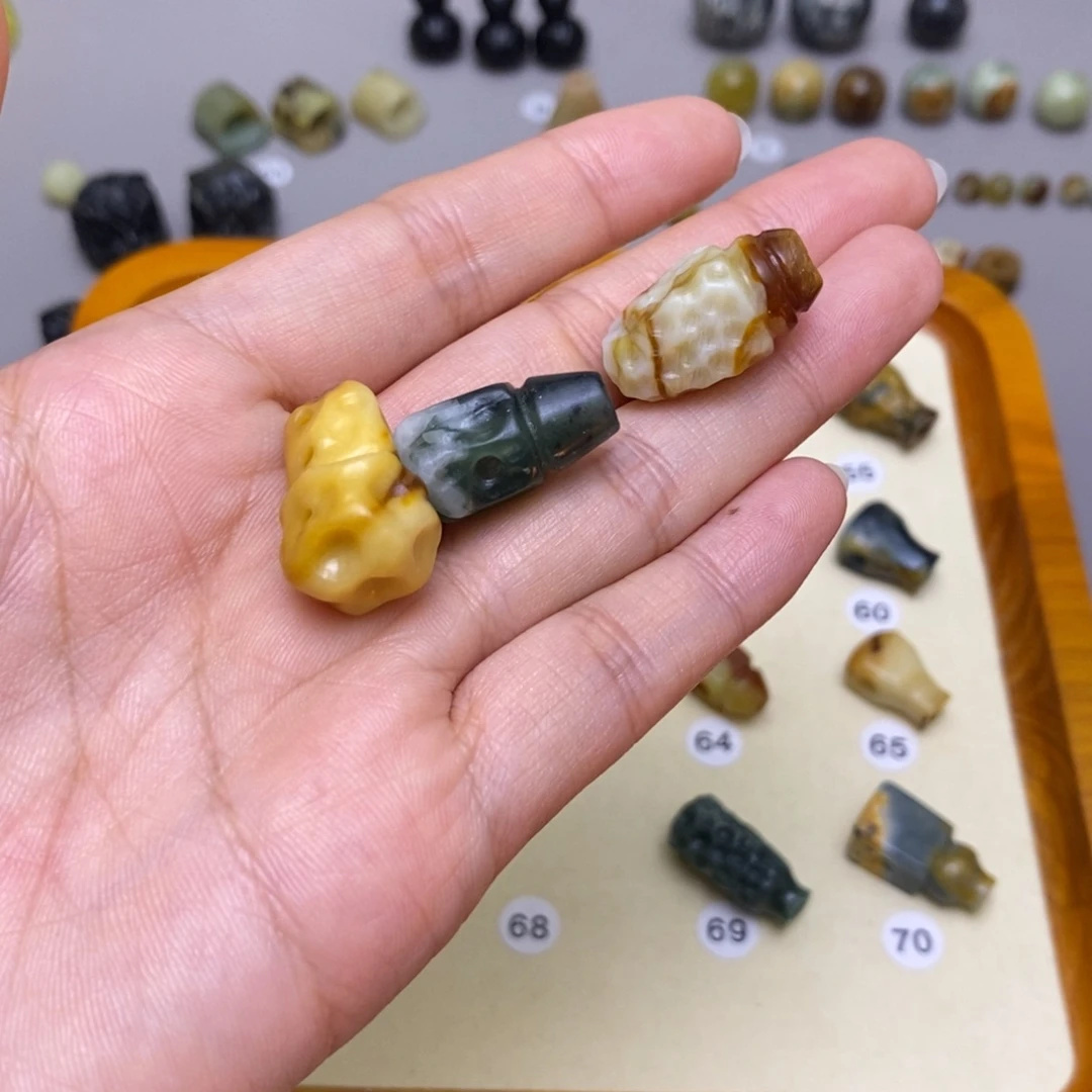 热***生蛇纹石玉未镶嵌配饰