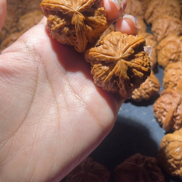 陳***.文玩核桃吊坠白狮子